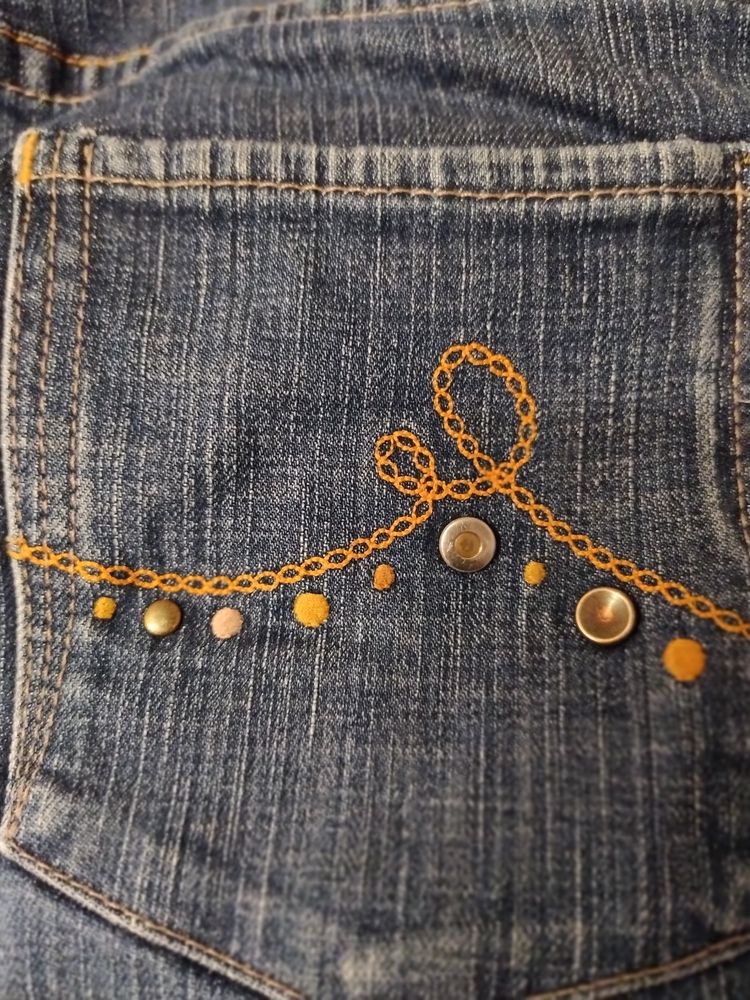 Blue Denim Jeans with fray bottom obraz 2